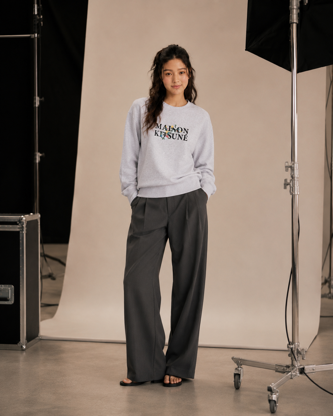 Maison Kitsune Women's Flowers Comfort Sweatshirt Light Grey Melange LW00305KM0307 H120