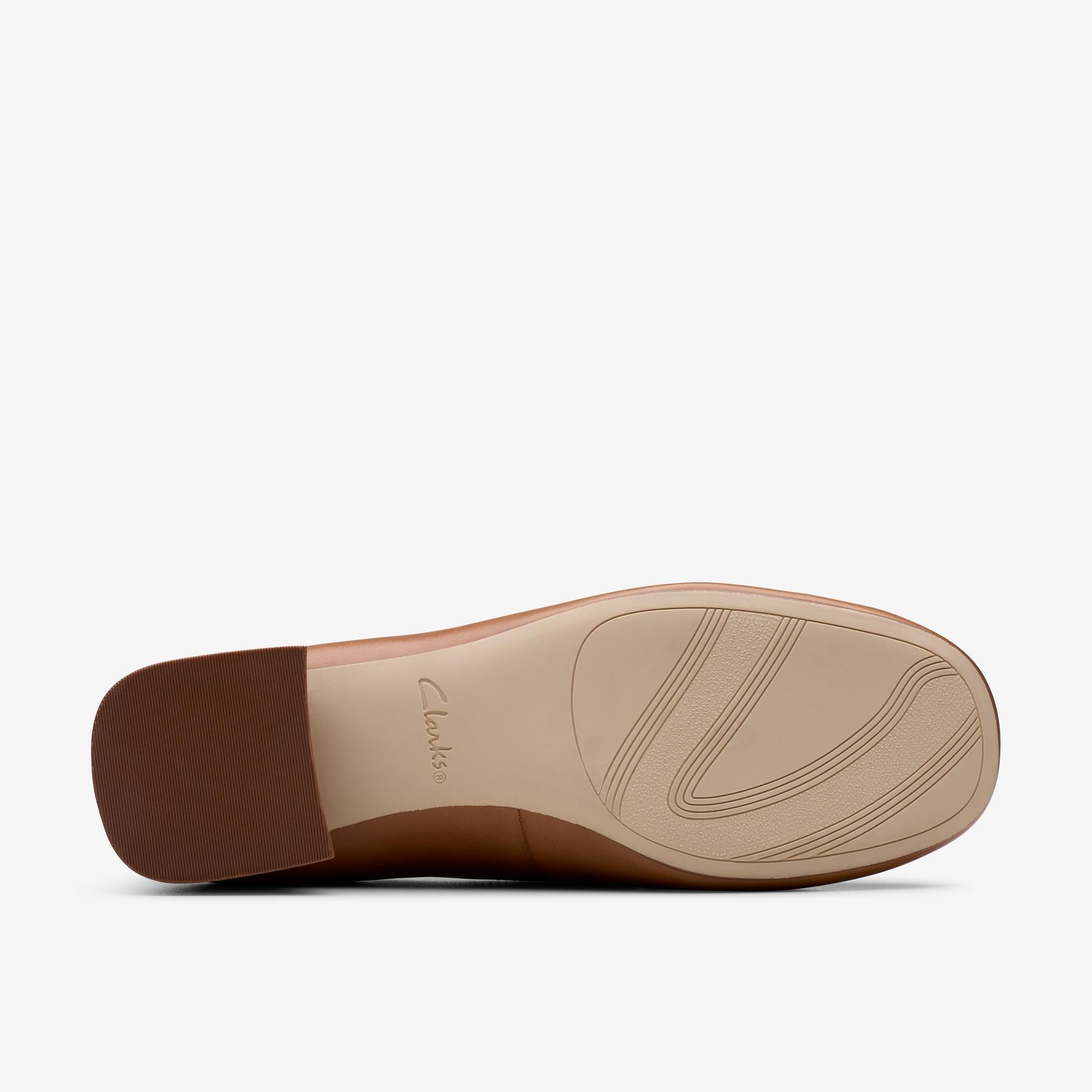 Clarks Women's Daiss30 Trim Dark Tan Leather 26180331