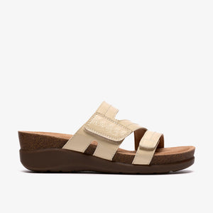 Clarks Womens Calenne Holly Cream Patent Wedge Sandal 26187003