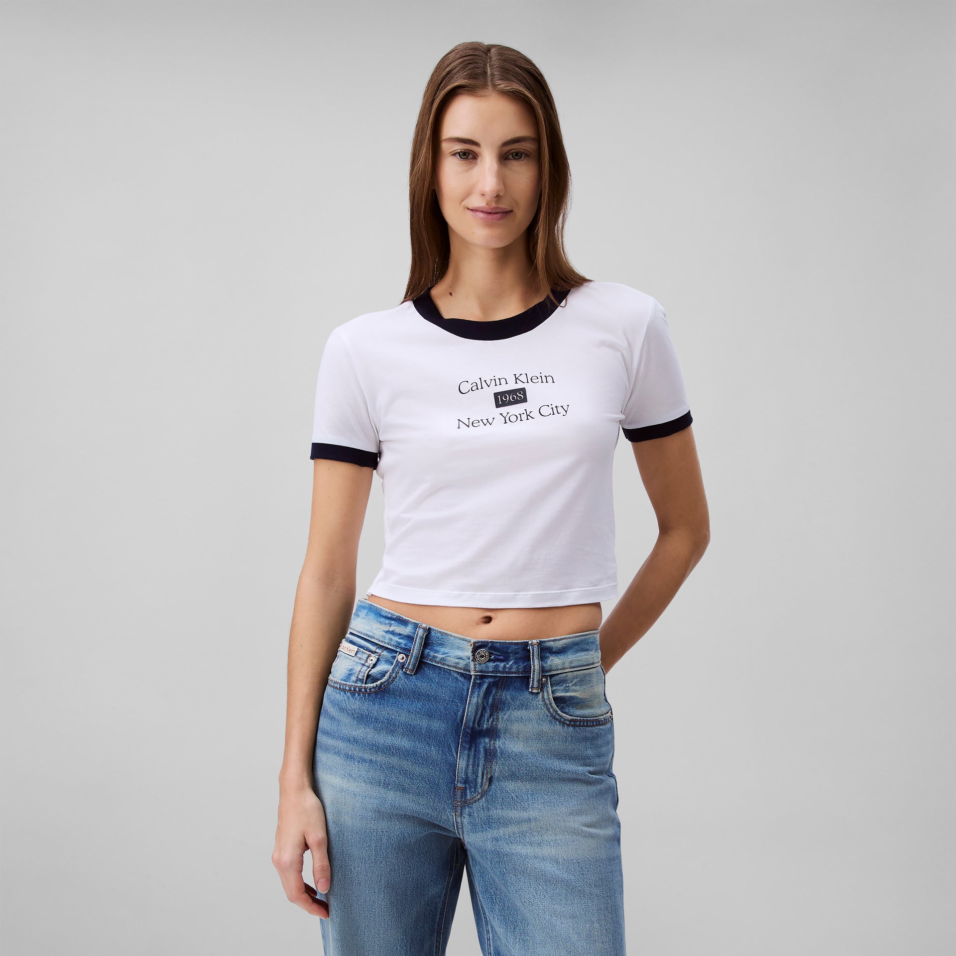 Calvin Klein Women's SS Drapey Jersey Crop T-Shirt Brilliant White/Baritone Blue 47B808G 111