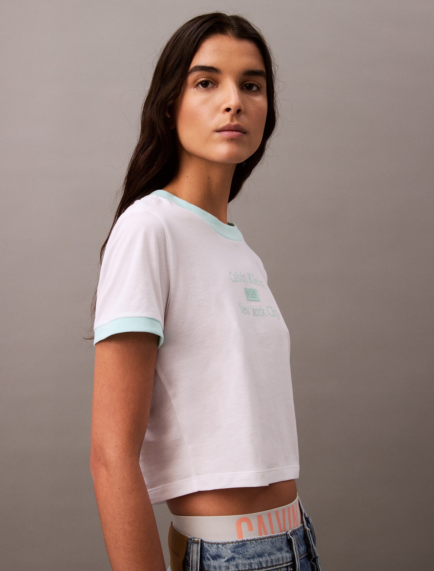 Calvin Klein Women's SS Drapey Jersey Crop T-Shirt Brilliant White/Blue Light 47B808G 113