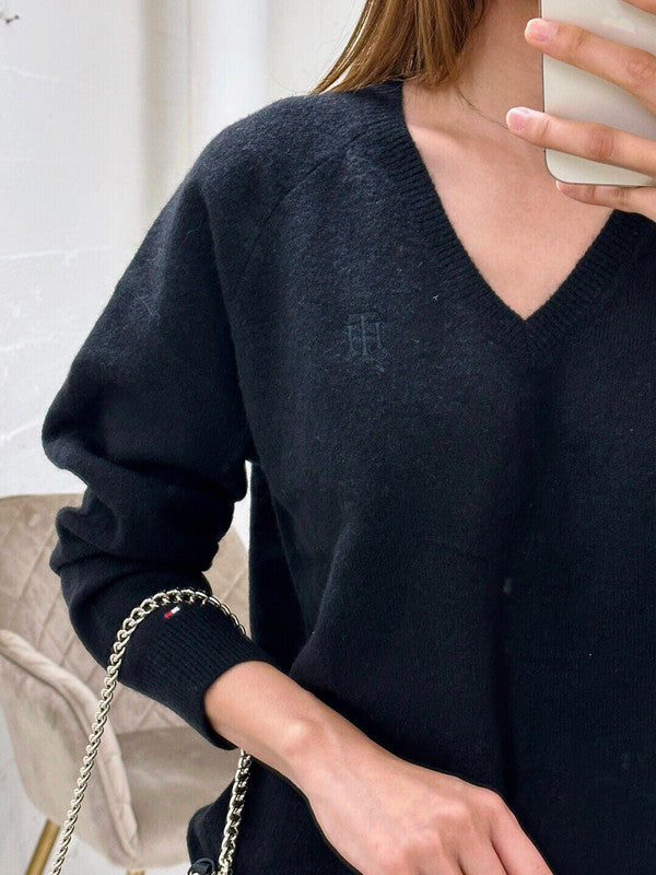 Tommy Hilfiger Women's Relaxed Fit V-Neck Sweater Black 76J3353 001 T2