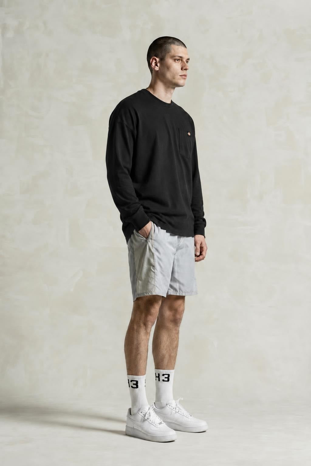 AI model photo - Dickies Heavyweight Long Sleeve Pocket T-Shirt Black WL450BK