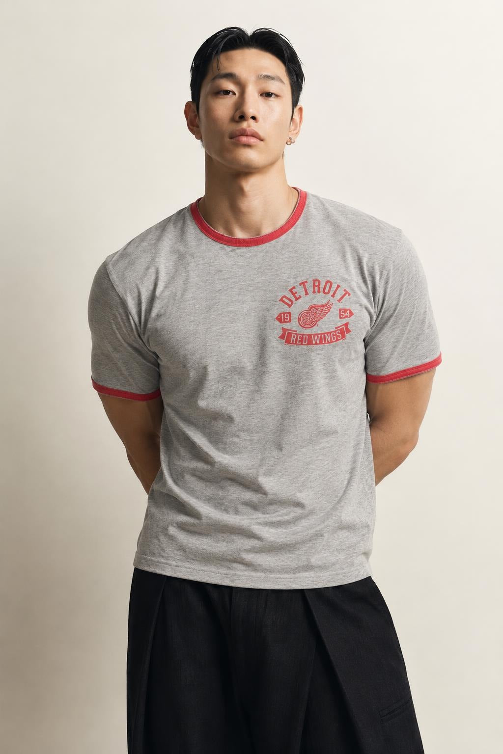 AI model photo - American Needle Red Jacket Mens Det Red Wings Portage 17 T-Shirts Heather Grey RJ733-DRW