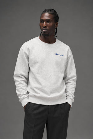 AI model photo - Champion Powerblend Fleece Crew Script Logo Oatmeal Heather GF88H Y08160 K74