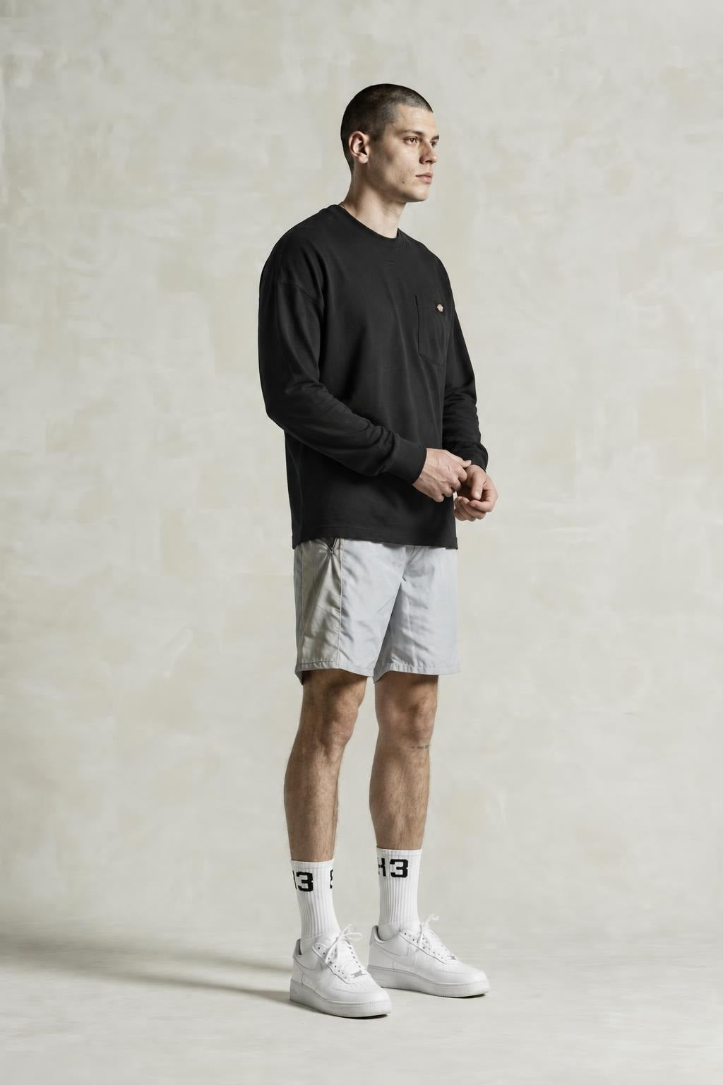 AI model photo - Dickies Heavyweight Long Sleeve Pocket T-Shirt Black WL450BK