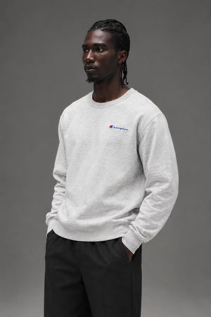 AI model photo - Champion Powerblend Fleece Crew Script Logo Oatmeal Heather GF88H Y08160 K74