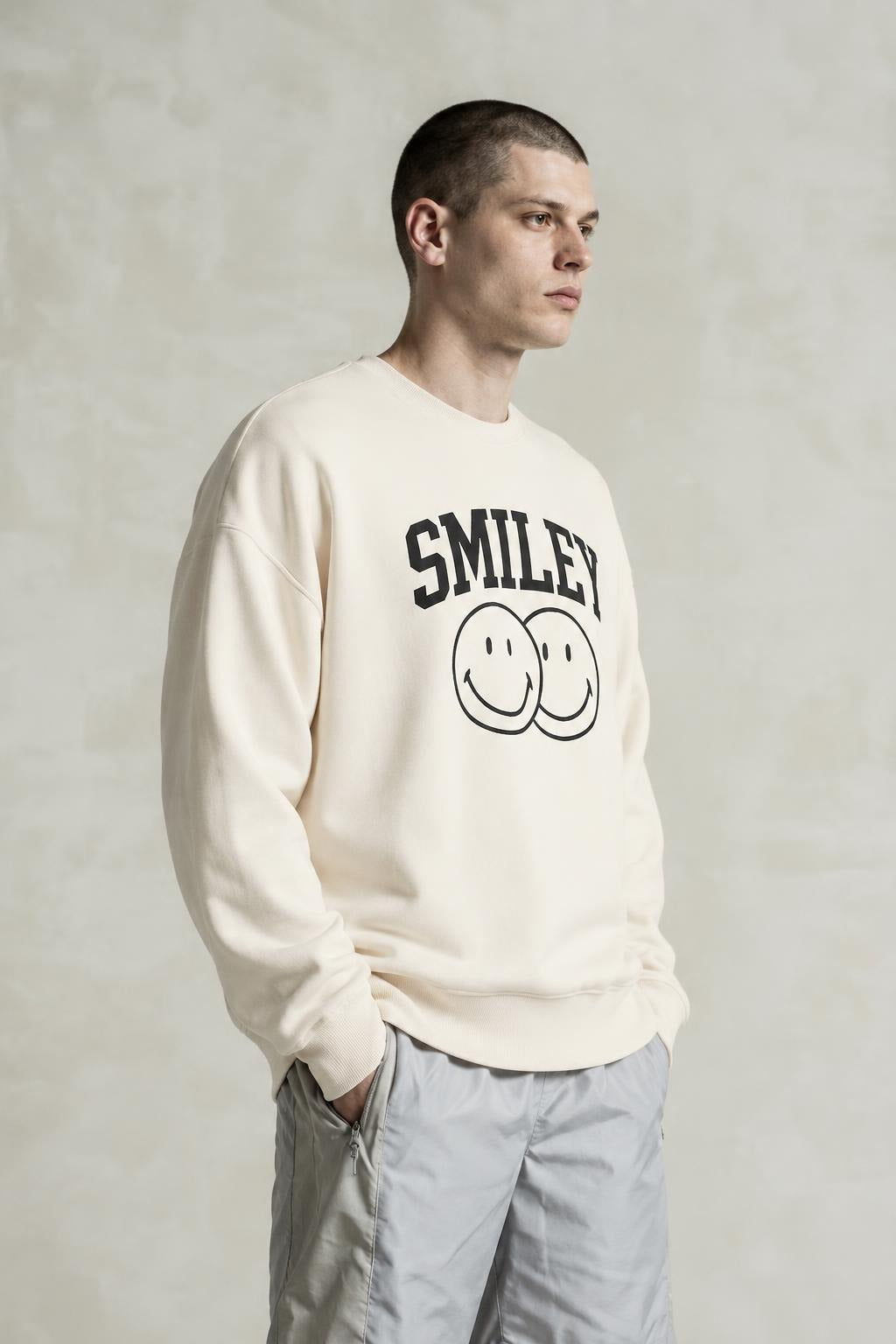 AI model photo - H&M Men's Relaxed Fit Smiley Printed Sweatshirt Cream 1089317 001 H1