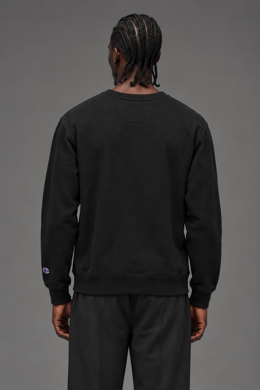 AI model photo - Champion Fleece Crew Black GF88H 586222 BKC