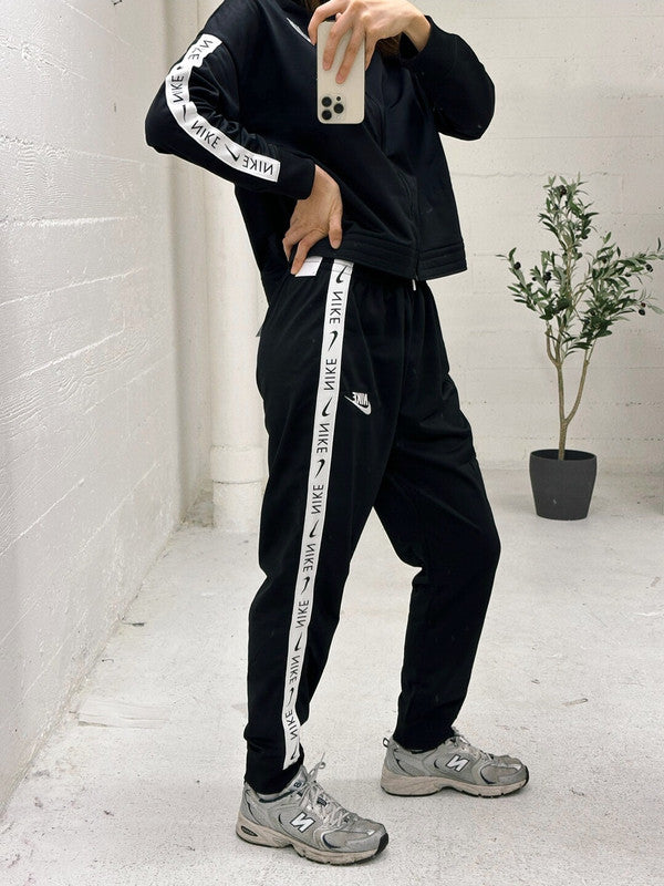 Nike Girl's Sportswear Tracksuit (Extended Size) Black/White/White DM8513 010 N4