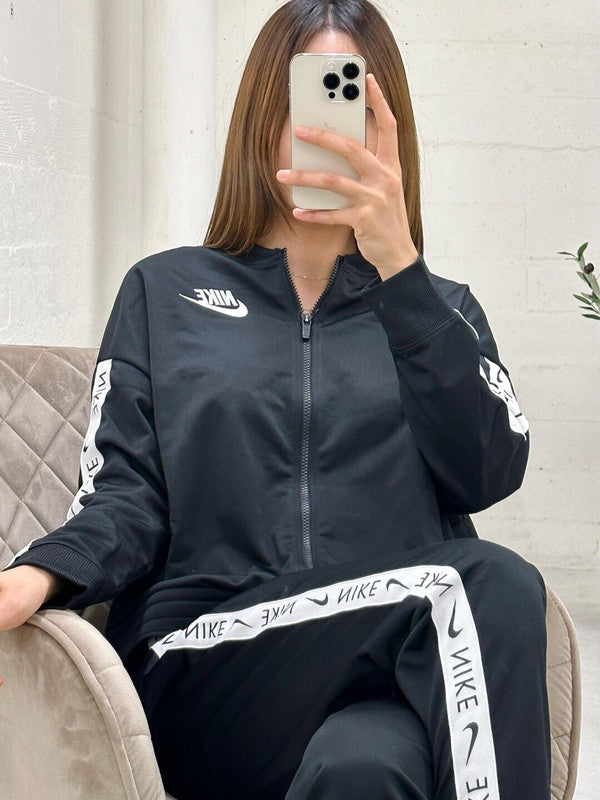 Nike Girl's Sportswear Tracksuit (Extended Size) Black/White/White DM8513 010 N4