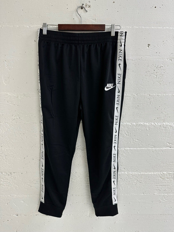 Nike Girl's Sportswear Tracksuit (Extended Size) Black/White/White DM8513 010 N4
