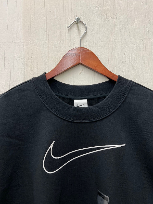 Nike Women's Dri-Fit Get Fit Graphic Crewneck Sweatshirt Black/White DV4892 010 N5