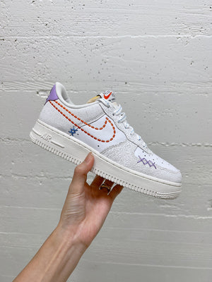 Nike Women's Air Force 1 '07 SE Shoes White/Sail/Green Glow/Safety Orange Sail DX2348 100 - APLAZE