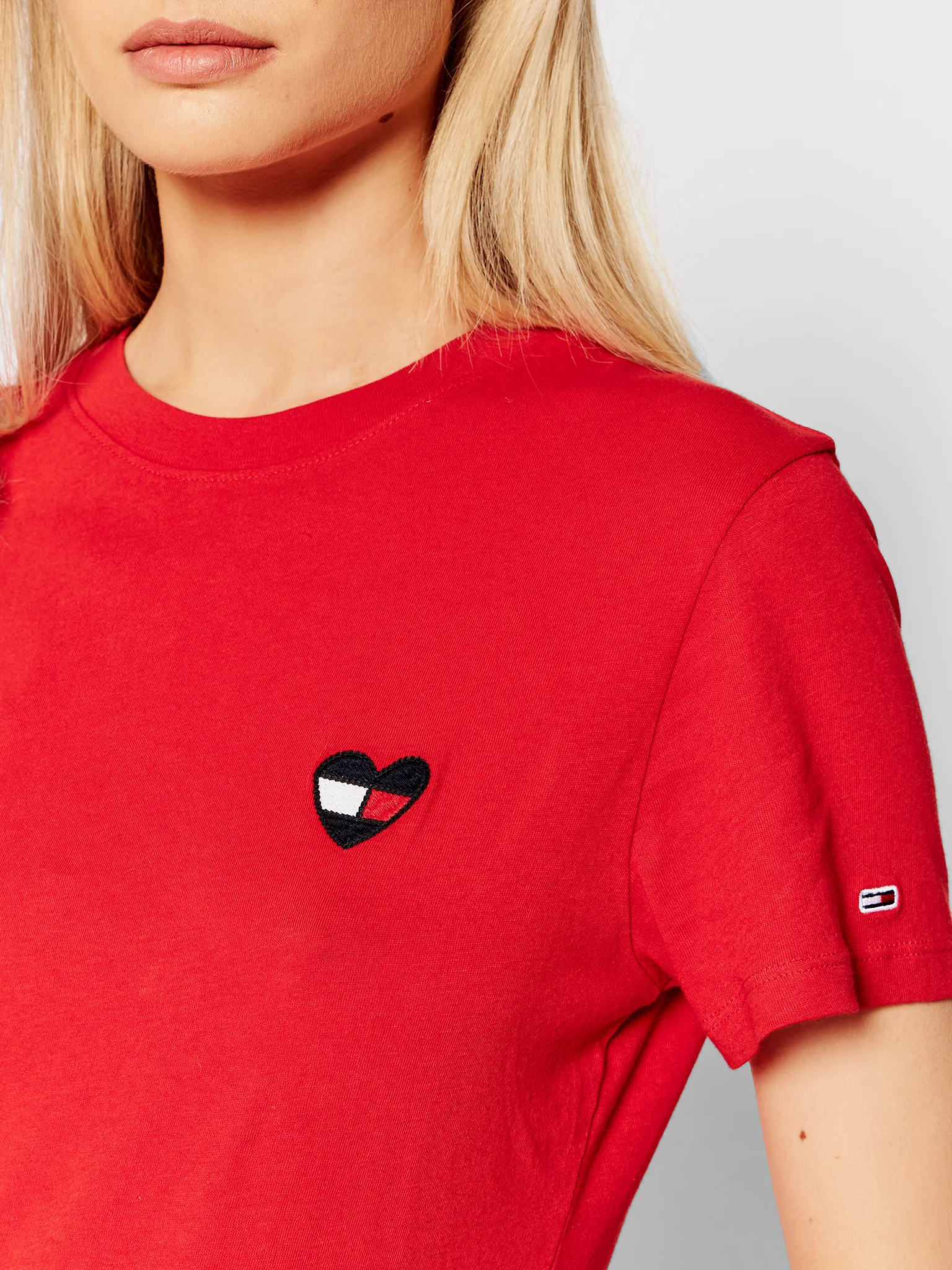 Tommy Hilfiger Women's Heart Embroidered  T-Shirt Red J7GH0490 SCA T11