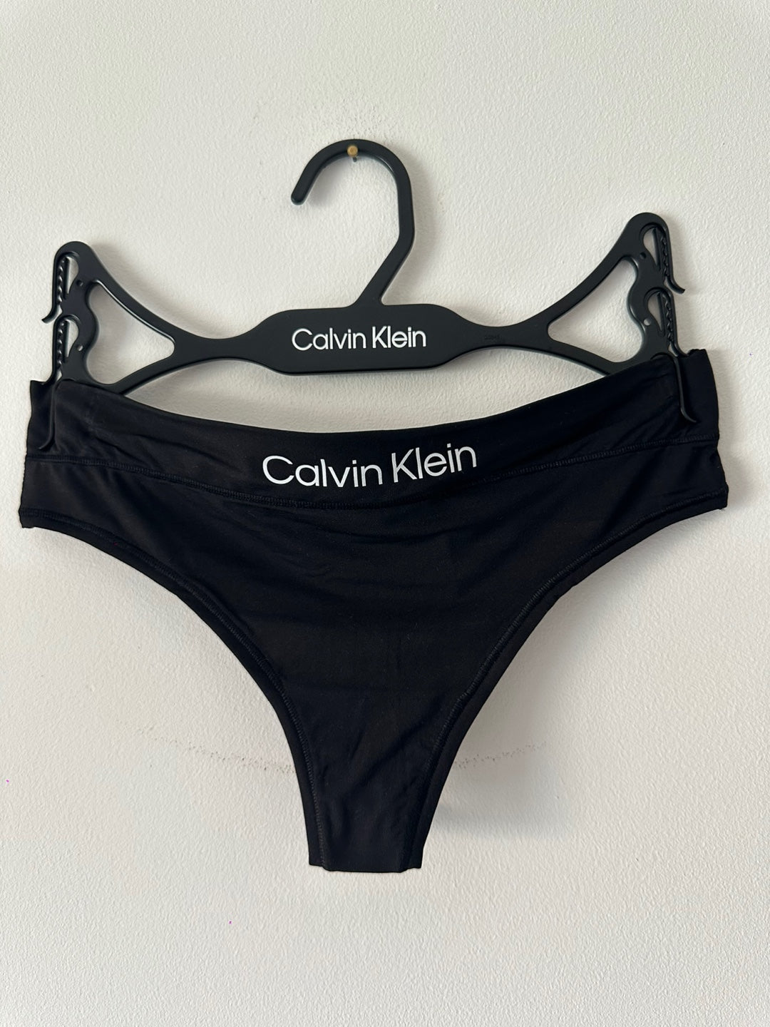 Calvin Klein Women's Thong 3PK Black / Ashford Grey / Nymph's Thigh QP3207O 002