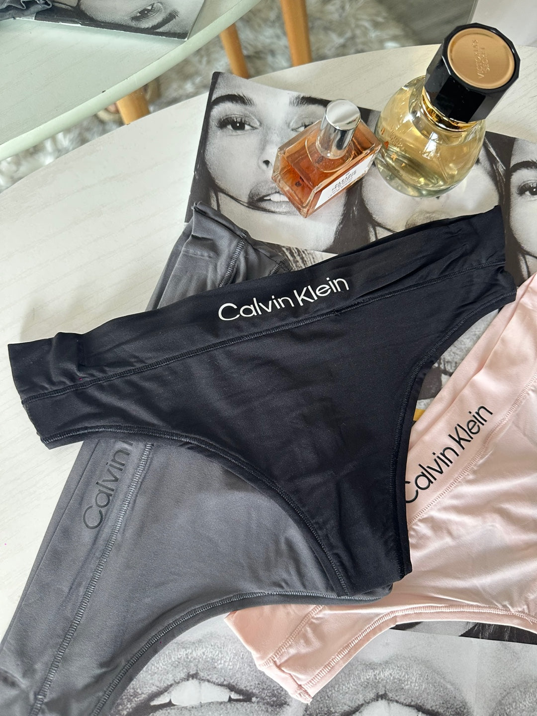 Calvin Klein Women's Thong 3PK Black / Ashford Grey / Nymph's Thigh QP3207O 002