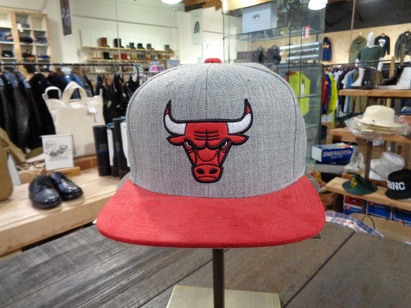 Mitchell & Ness Snapback Chicago Bulls Grey/Sld V059Z 5BULLS - APLAZE