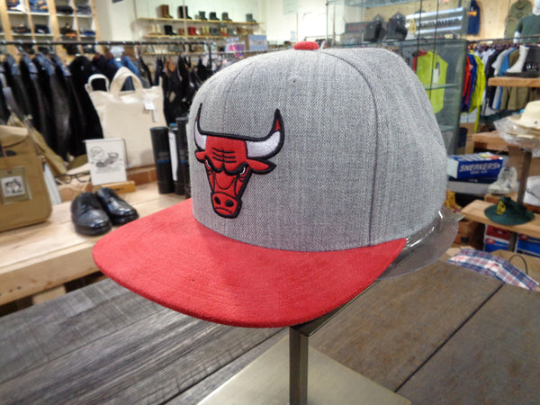 Mitchell & Ness Snapback Chicago Bulls Grey/Sld V059Z 5BULLS - APLAZE