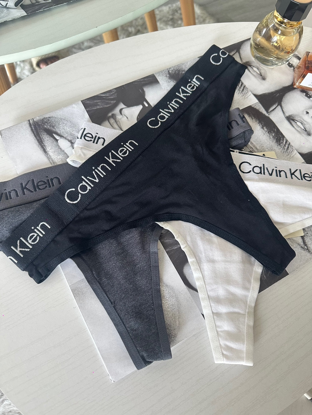 Calvin Klein Women's Thong 3PK Black / White / Charcoal Heather QP2959O 021