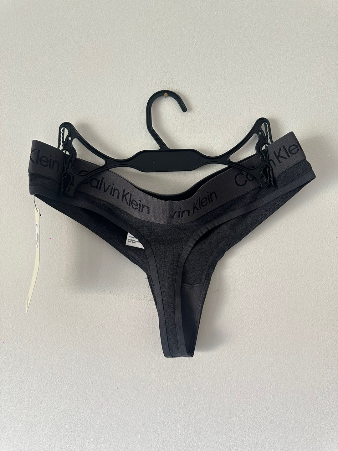 Calvin Klein Women's Thong 3PK Black / White / Charcoal Heather QP2959O 021