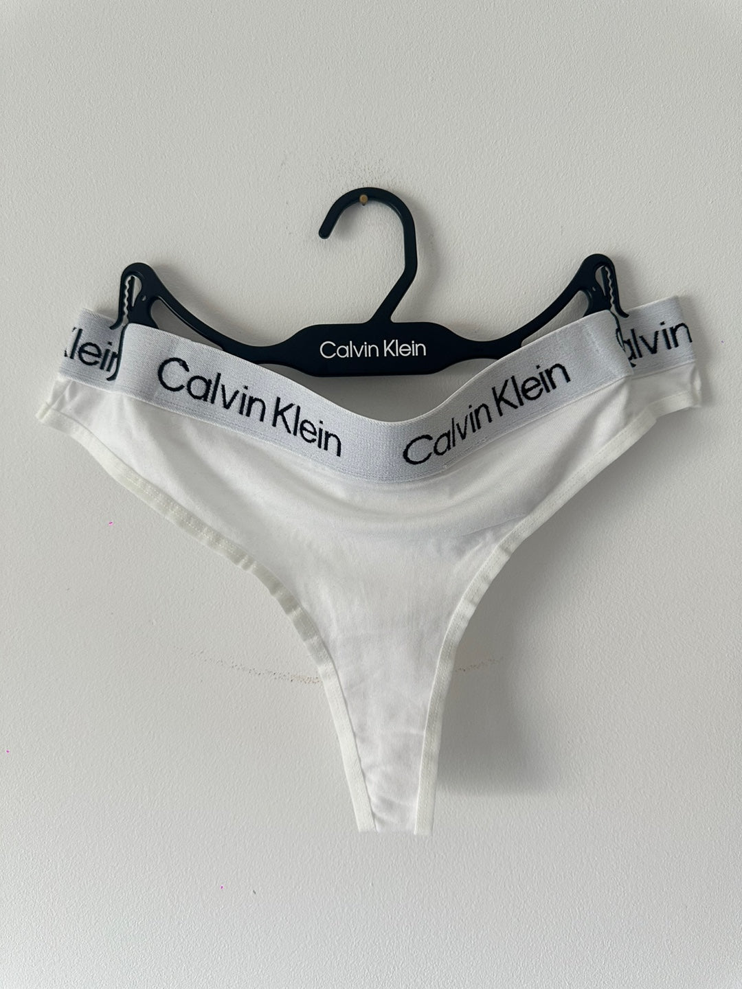Calvin Klein Women's Thong 3PK Black / White / Charcoal Heather QP2959O 021