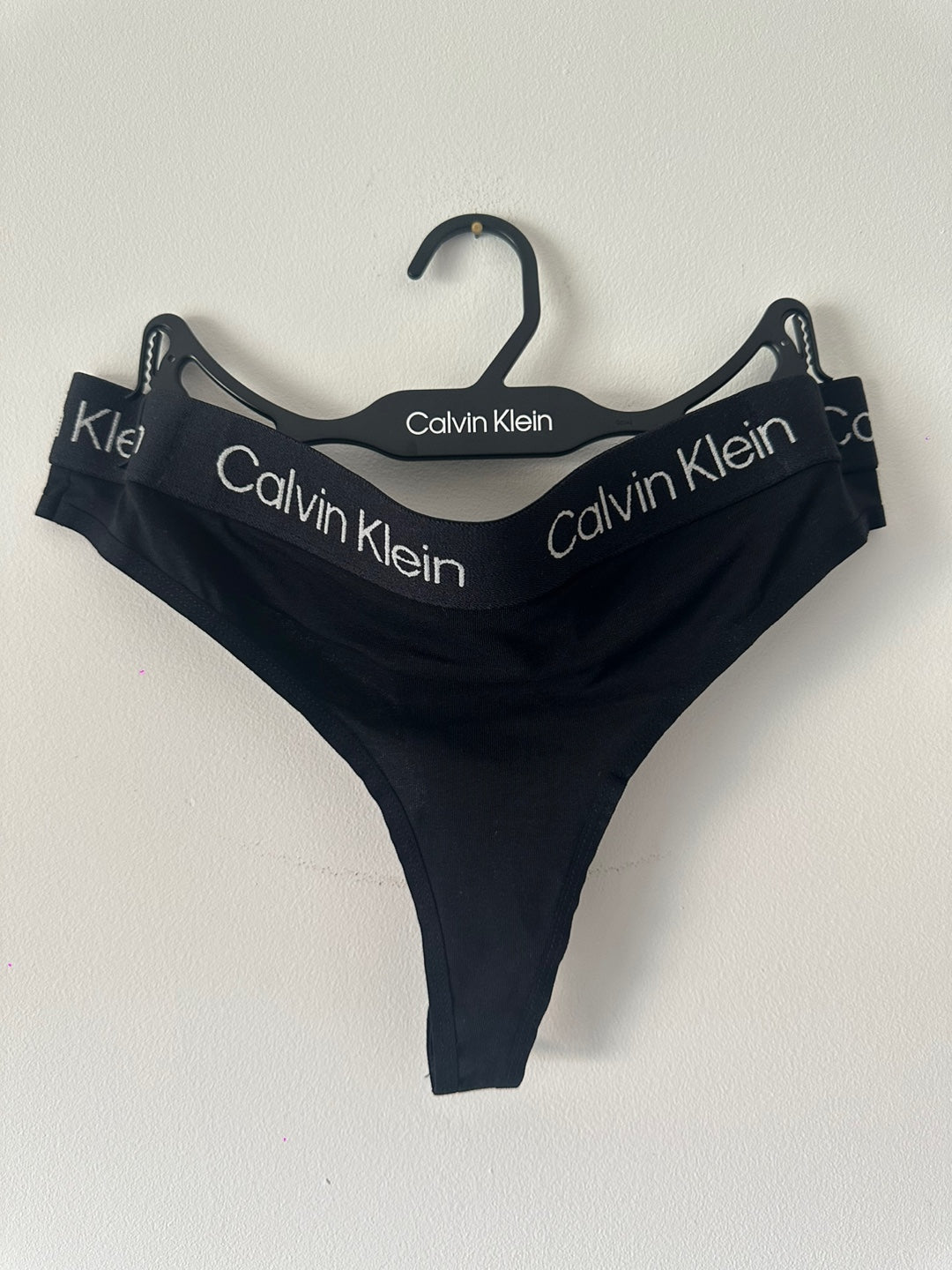 Calvin Klein Women's Thong 3PK Black / White / Charcoal Heather QP2959O 021
