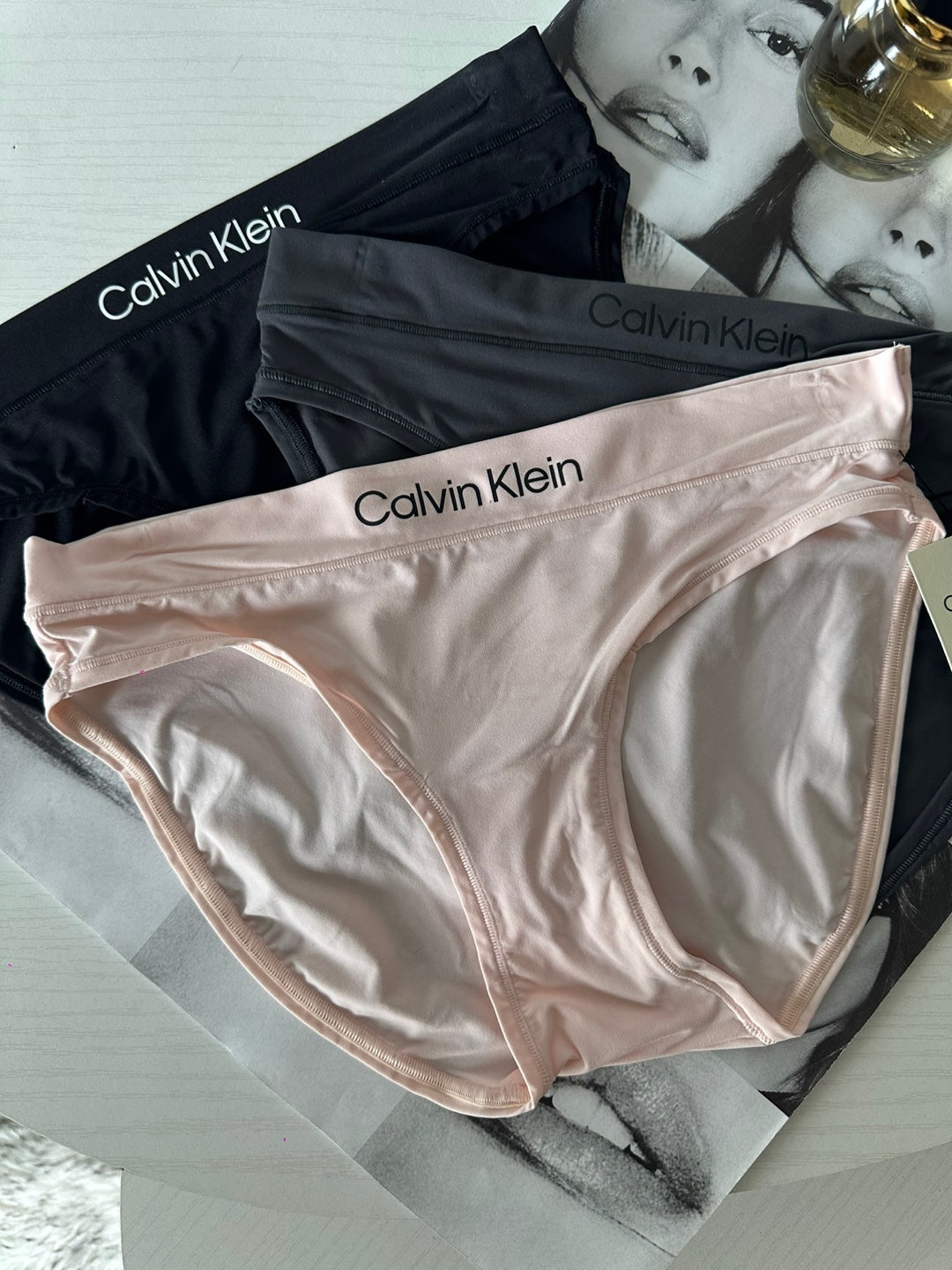 Calvin Klein Women's Bikini 3PK Black / Ashford Grey / Nymph's Thigh QP3206O 002
