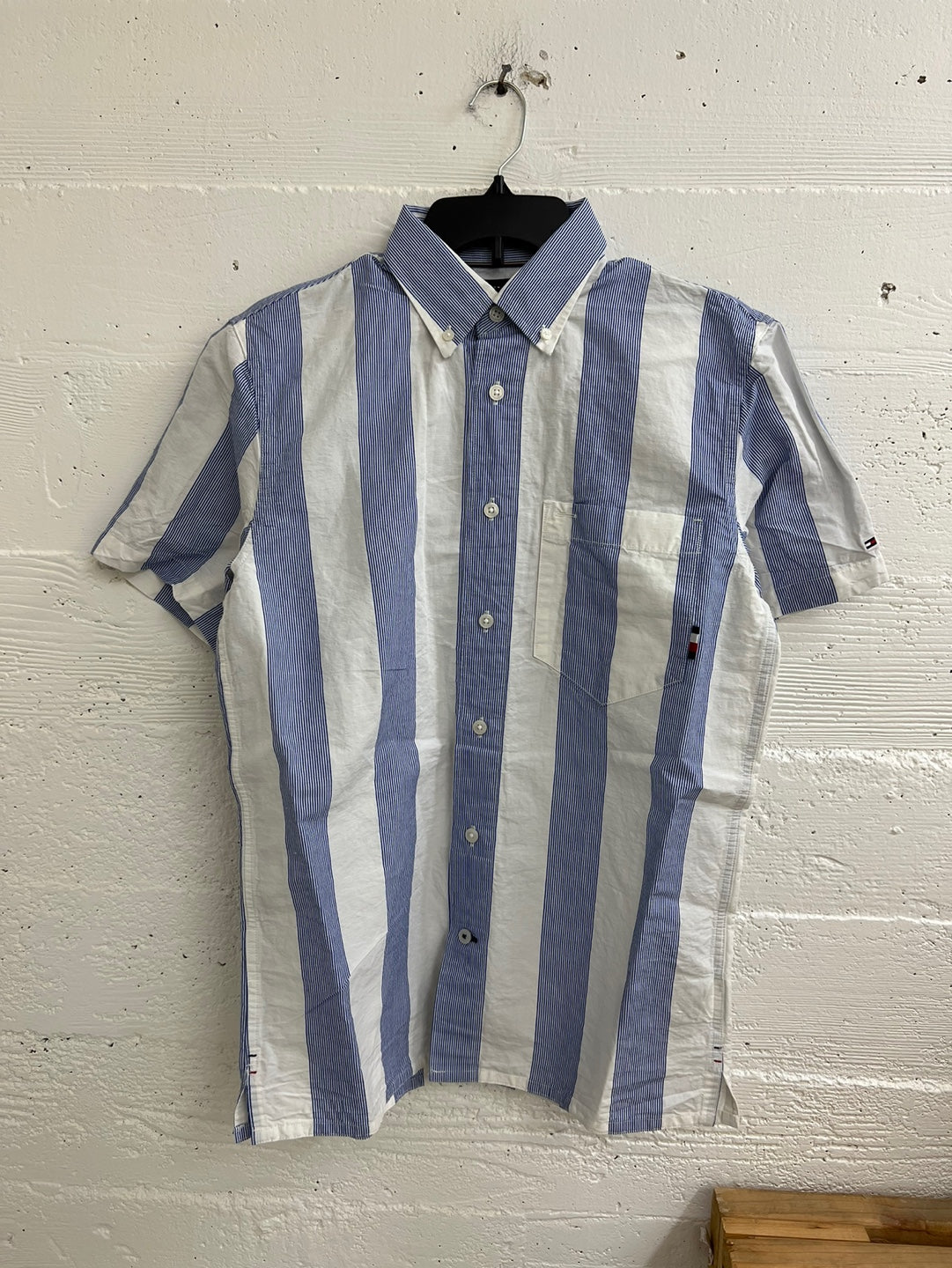 Tommy Hilfiger Men's  Striped Stripe RF Short Sleeve Shirt Ultra Blue/Stripe MW31762 970