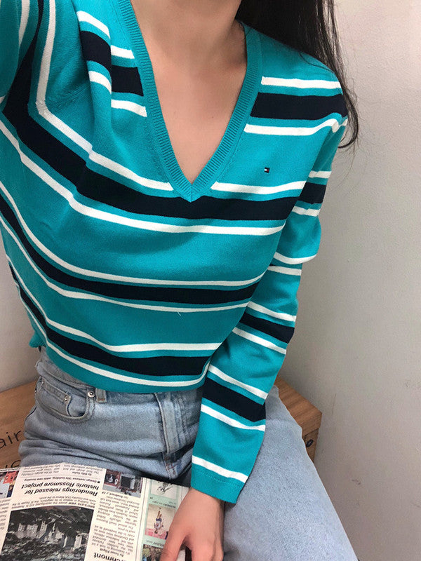 Tommy Hilfiger Women's V-Neck Stripe Small Logo Knit Sweater Multi Stripe RM37686340 361 T3