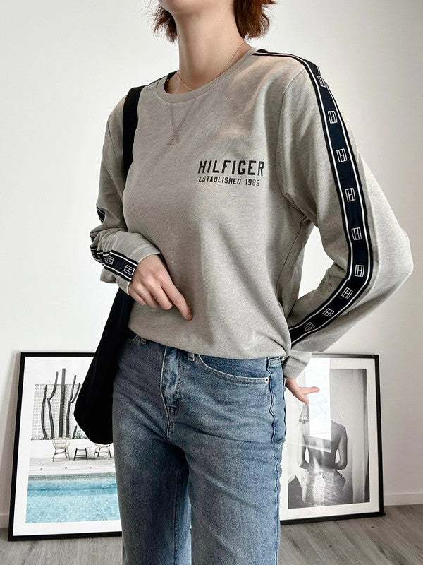 Tommy Hilfiger Men's French Terry Long Sleeve Crewneck T-Shirt Grey Heather 09T4087 004