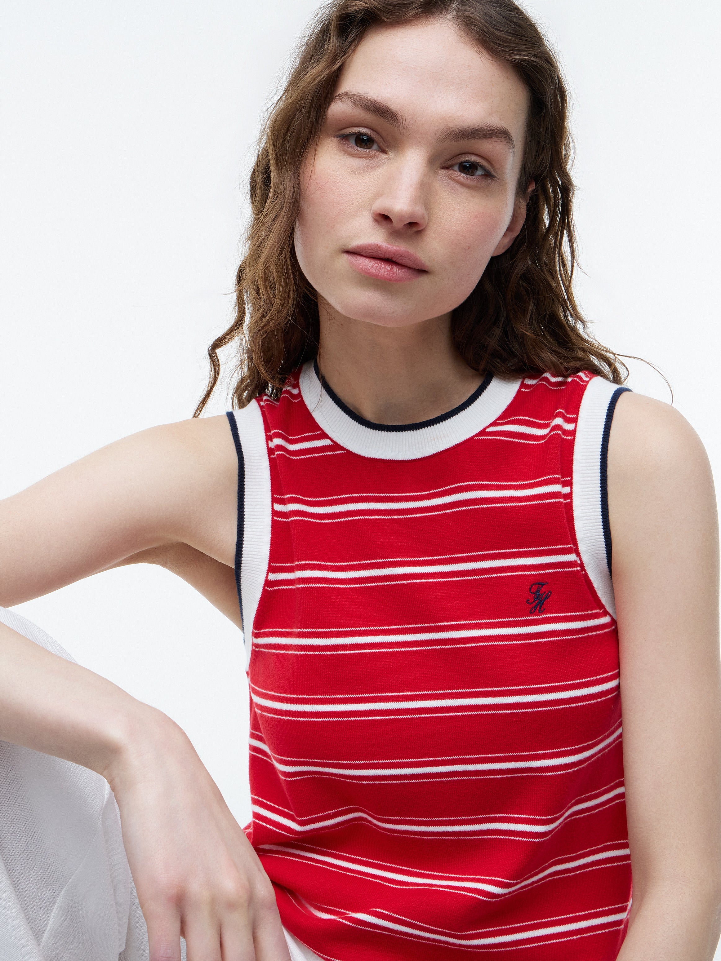 Tommy Hilfiger Women's Intarsia Flag Sleeveless Crew Neck Sweater Classic Summer Stripe Primary Red / Ecru WW50220 0EV 971