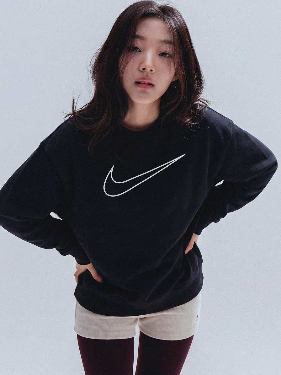 Nike Women's Dri-Fit Get Fit Graphic Crewneck Sweatshirt Black/White DV4892 010 N5