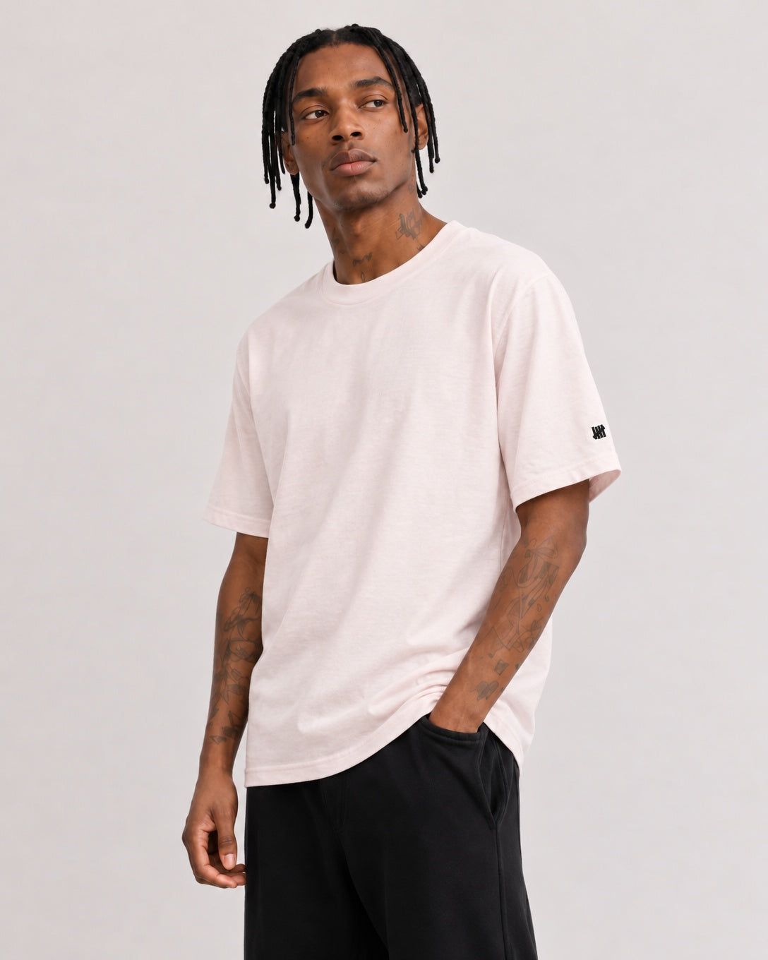 Undefeated Felt Patch Strike Tee Pink 5900874