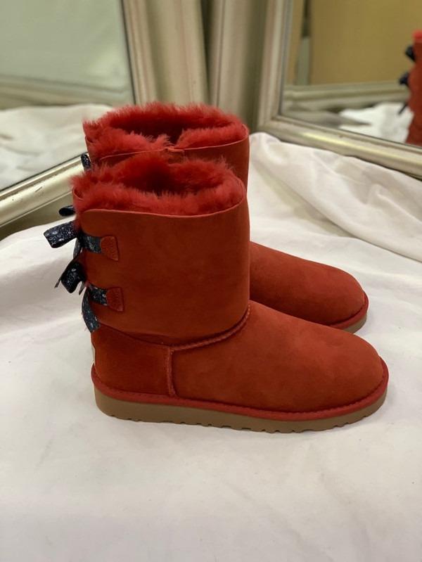 Ugg Kid's Bailey Bow Bandana Boots Matador Red 1010509Y K.