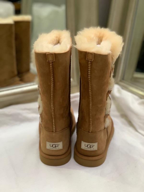 Ugg Kid's Bailey Button Triplet Boots Chestnut 1962Y K.