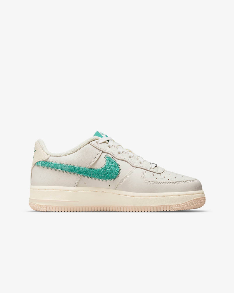 Nike Air Force 1 Lv8 (gs) in Green