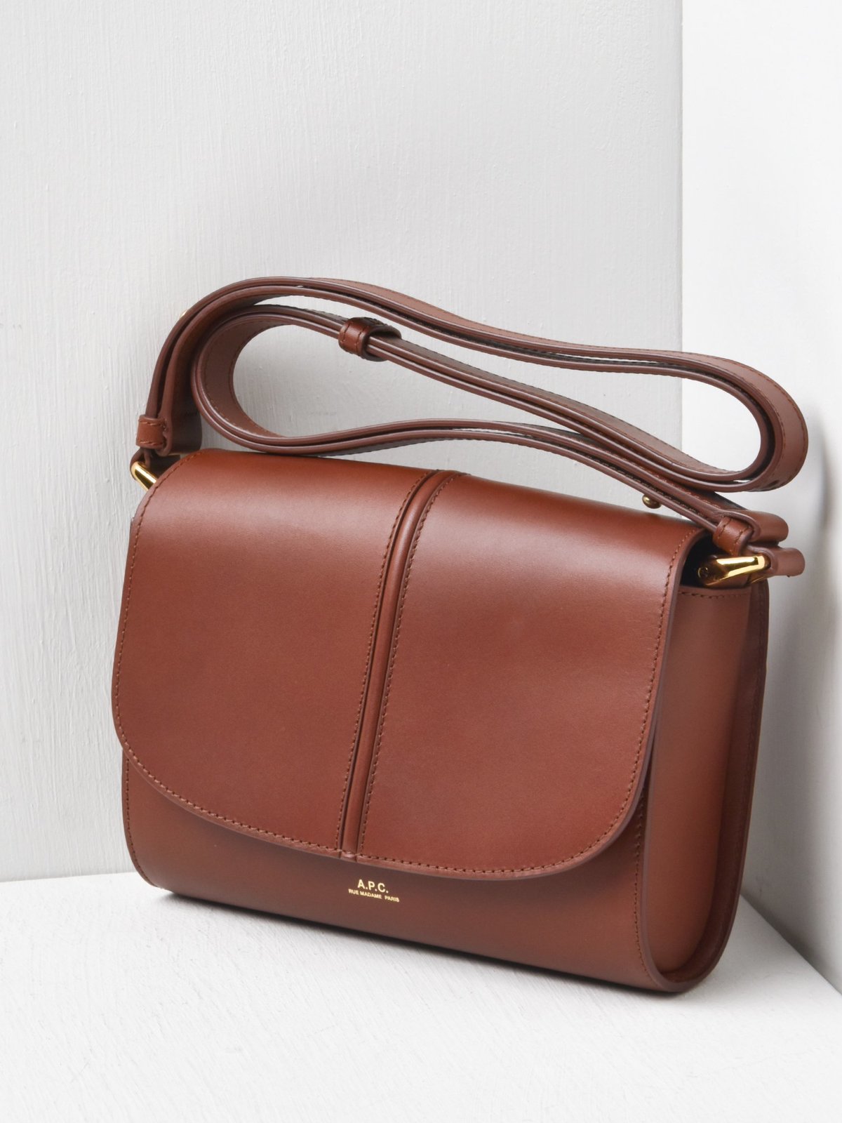 A.P.C. Women's Sac Betty Horizon Small Crossbody Bag Cad Noisett F61567-PXAWV.