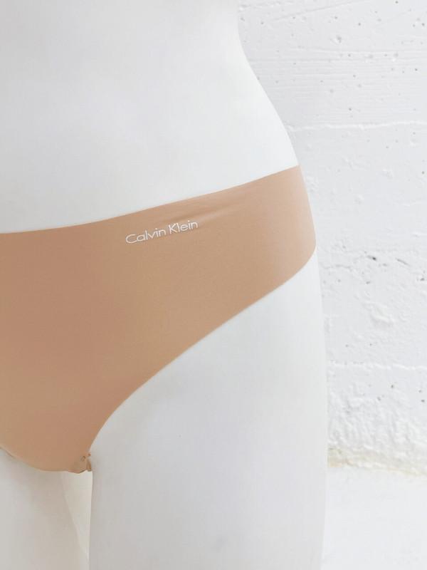 Calvin Klein Women's Invisibles 5 Pack Seamless Thong Light Caramel QD