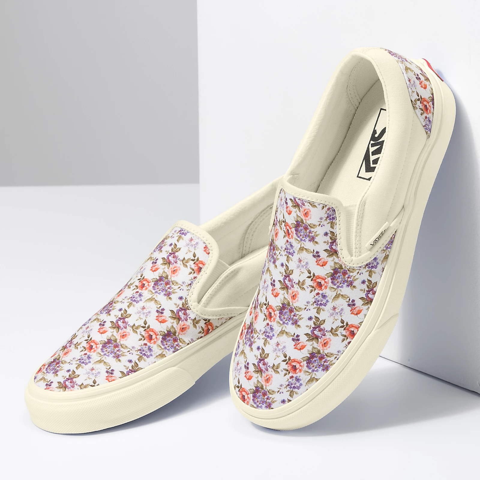 Vans Vintage Floral Classic Slip-On (Vintage) Floral Vans Vintage Floral Classic Slip-On (Vintage) Floral